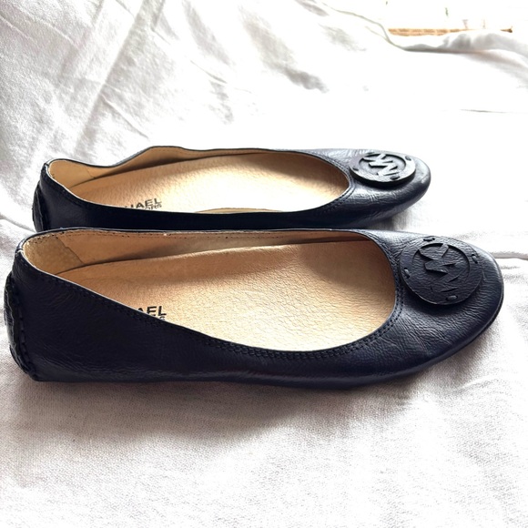 NWOT MICHAEL Michael Kors Lindsey Leather Ballet Flats navy SZ 8 M - Picture 2 of 14